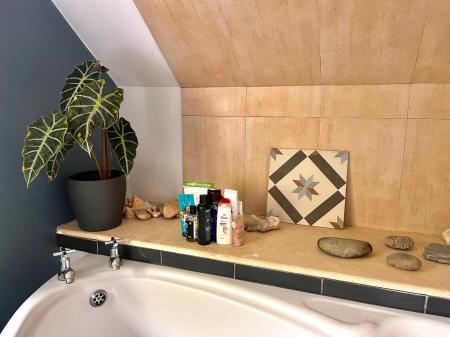3 bedroom Semi-detached house to let in Hubert Road, Colchester, CO3