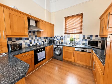 5 bedroom Flat to let in Marine Parade, Clacton On Sea, CO15