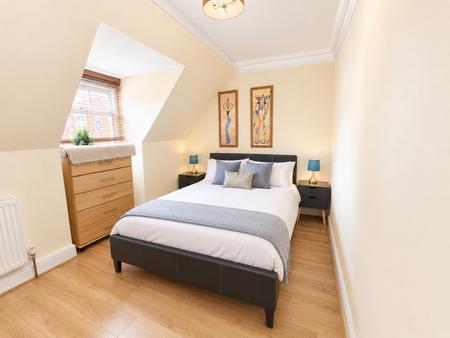 5 bedroom Flat to let in Marine Parade, Clacton On Sea, CO15