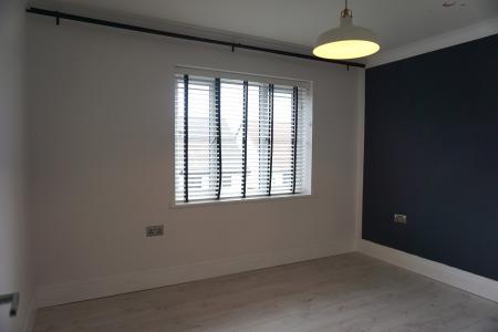 4 bedroom Semi-detached house to let in Epping Road, Little Stanion, NN18