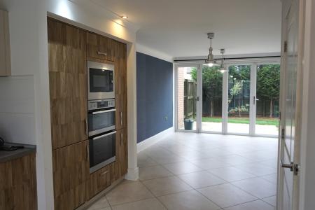 4 bedroom Semi-detached house to let in Epping Road, Little Stanion, NN18