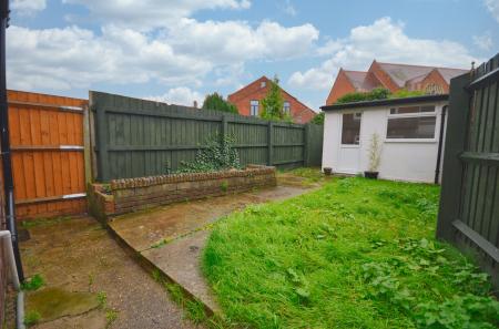 3 bedroom Terraced House for sale in Bath Road, Kettering, NN16