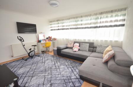 2 bedroom Flat for sale in Comrie Close, Coventry, CV2