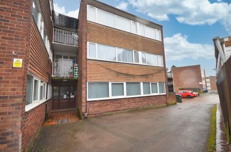2 bedroom Flat for sale in Comrie Close, Coventry, CV2