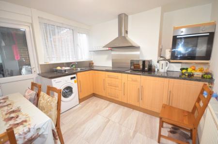 2 bedroom Flat for sale in Comrie Close, Coventry, CV2