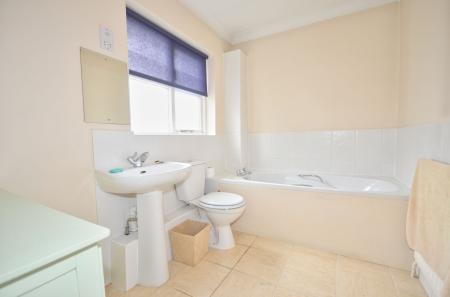 4 bedroom Detached house for sale in Dibbin Close, Weldon, NN17