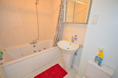 4 bedroom Terraced House for sale in Frith Close, Great Oakley, Corby, NN18