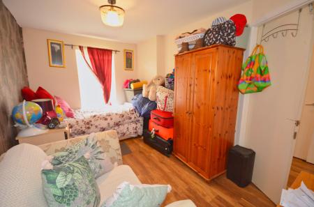 4 bedroom Terraced House for sale in Frith Close, Great Oakley, Corby, NN18