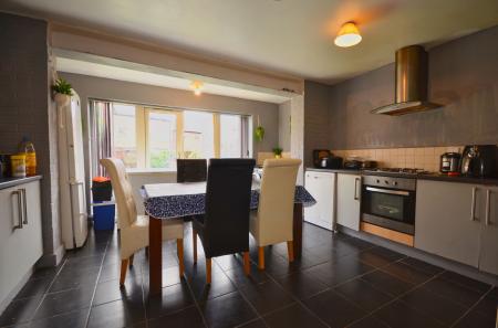 4 bedroom Terraced House for sale in Frith Close, Great Oakley, Corby, NN18