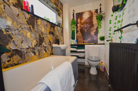 3 bedroom Terraced House for sale in Highbrook, Corby, NN18