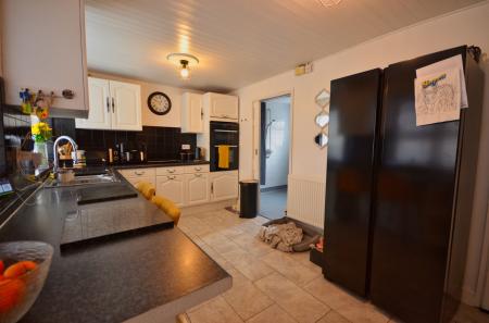 3 bedroom Terraced House for sale in Highbrook, Corby, NN18