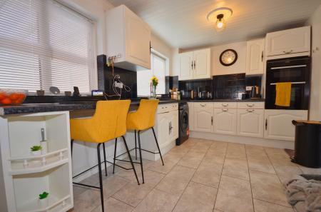 3 bedroom Terraced House for sale in Highbrook, Corby, NN18