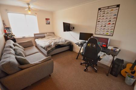 3 bedroom Terraced House for sale in Highbrook, Corby, NN18