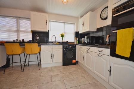 3 bedroom Terraced House for sale in Highbrook, Corby, NN18