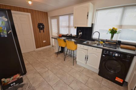 3 bedroom Terraced House for sale in Highbrook, Corby, NN18