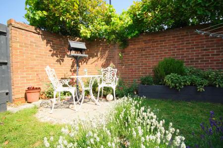 4 bedroom Detached house for sale in Ironwood Avenue, Desborough, NN14