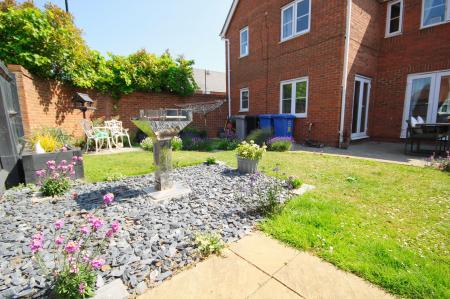 4 bedroom Detached house for sale in Ironwood Avenue, Desborough, NN14