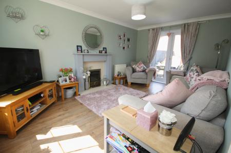 4 bedroom Detached house for sale in Ironwood Avenue, Desborough, NN14