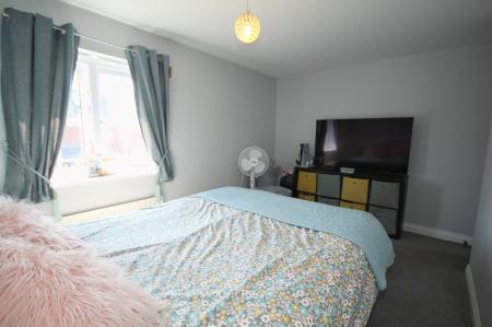 4 bedroom Detached house for sale in Ironwood Avenue, Desborough, NN14