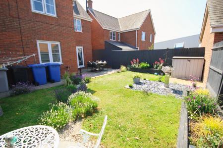 4 bedroom Detached house for sale in Ironwood Avenue, Desborough, NN14