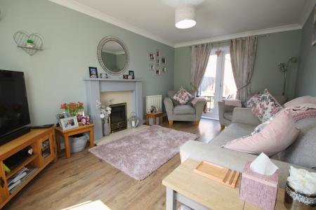 4 bedroom Detached house for sale in Ironwood Avenue, Desborough, NN14