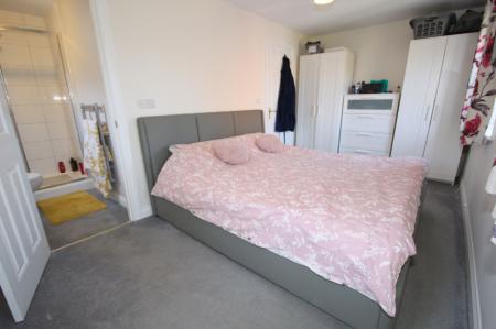 4 bedroom Detached house for sale in Ironwood Avenue, Desborough, NN14