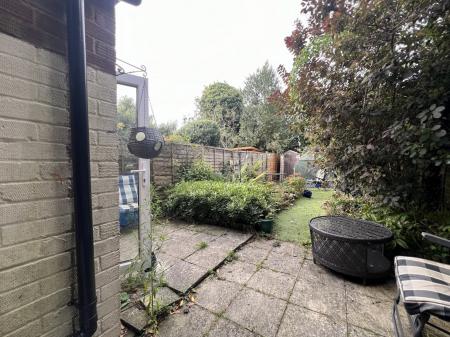 2 bedroom Terraced House for sale in Kingsley Avenue, Kettering, NN16