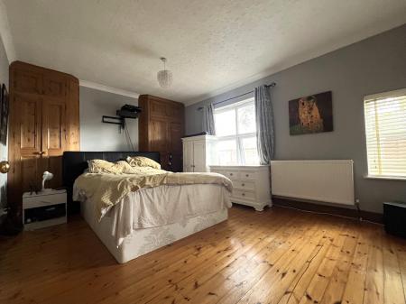 2 bedroom Terraced House for sale in Kingsley Avenue, Kettering, NN16