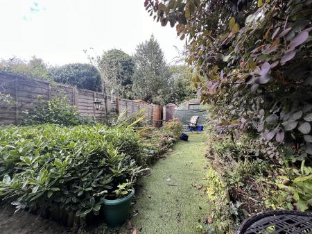 2 bedroom Terraced House for sale in Kingsley Avenue, Kettering, NN16