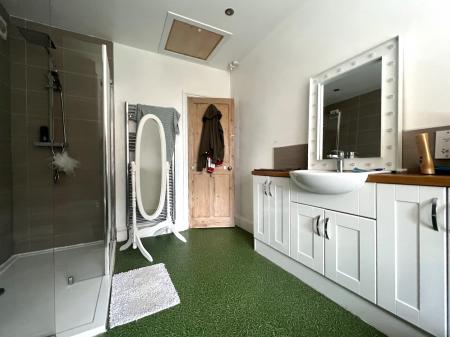 2 bedroom Terraced House for sale in Kingsley Avenue, Kettering, NN16