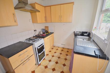 2 bedroom End of terrace house for sale in Lindsay Street, Kettering, NN16