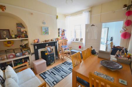 2 bedroom Terraced House for sale in Lindsay Street, Kettering, NN16