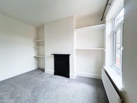 3 bedroom Terraced House for sale in Mill Road, Kettering, NN16