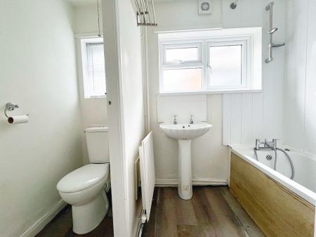 3 bedroom Terraced House for sale in Mill Road, Kettering, NN16