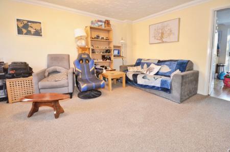 3 bedroom Link detached house for sale in Tailby Avenue, Kettering, NN16