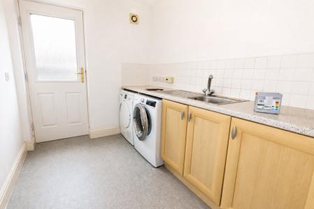 3 bedroom Town house for sale in Violet Close, Desborough, NN14