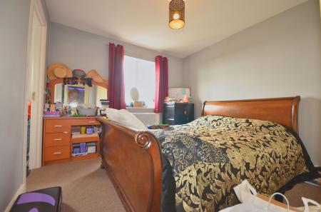 3 bedroom Town house for sale in Violet Close, Desborough, NN14