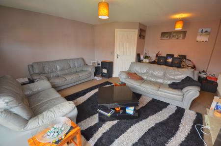 3 bedroom Town house for sale in Violet Close, Desborough, NN14