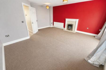 3 bedroom Town house for sale in Violet Close, Desborough, NN14