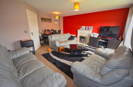 3 bedroom Town house for sale in Violet Close, Desborough, NN14