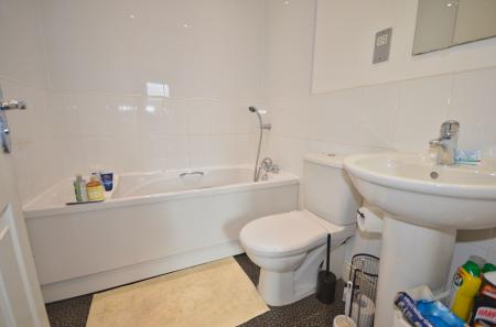 3 bedroom Town house for sale in Violet Close, Desborough, NN14