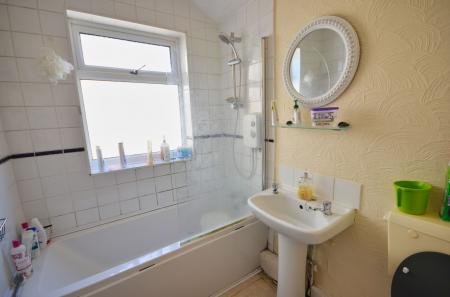 3 bedroom Terraced House for sale in Wellington Street, Kettering, NN16