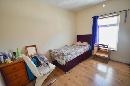 3 bedroom Terraced House for sale in Wellington Street, Kettering, NN16