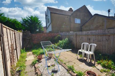 3 bedroom Terraced House for sale in Wellington Street, Kettering, NN16
