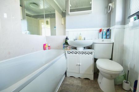 2 bedroom Terraced House to let in Blake Road, Corby, NN18