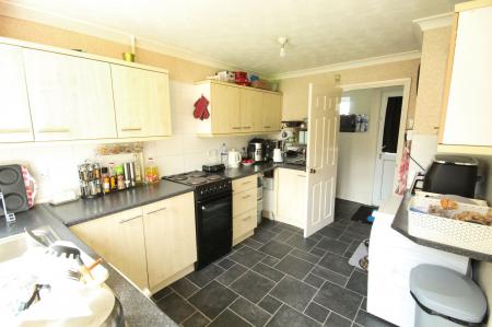 2 bedroom Terraced House to let in Blake Road, Corby, NN18