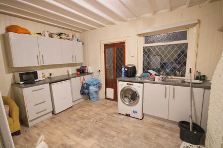 2 bedroom End of terrace house for sale in Wood Street, Kettering, NN16