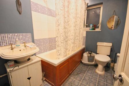 2 bedroom End of terrace house for sale in Wood Street, Kettering, NN16