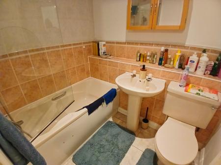 2 bedroom Terraced House for sale in Gravely Street, Rushden, NN10