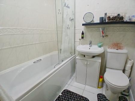 2 bedroom Terraced House for sale in Violet Close, Corby, NN18